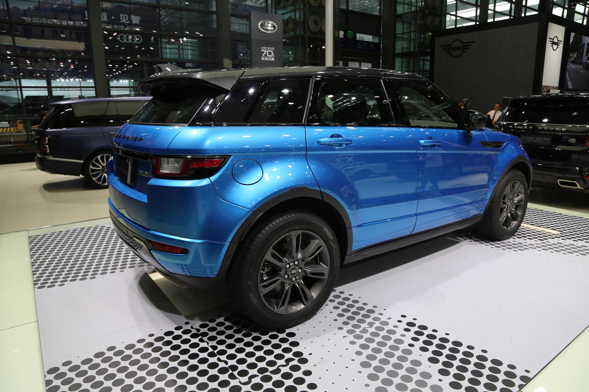 路虎揽胜极光-梦莲湖蓝限量版华南首秀,2018深港澳国际车展实拍