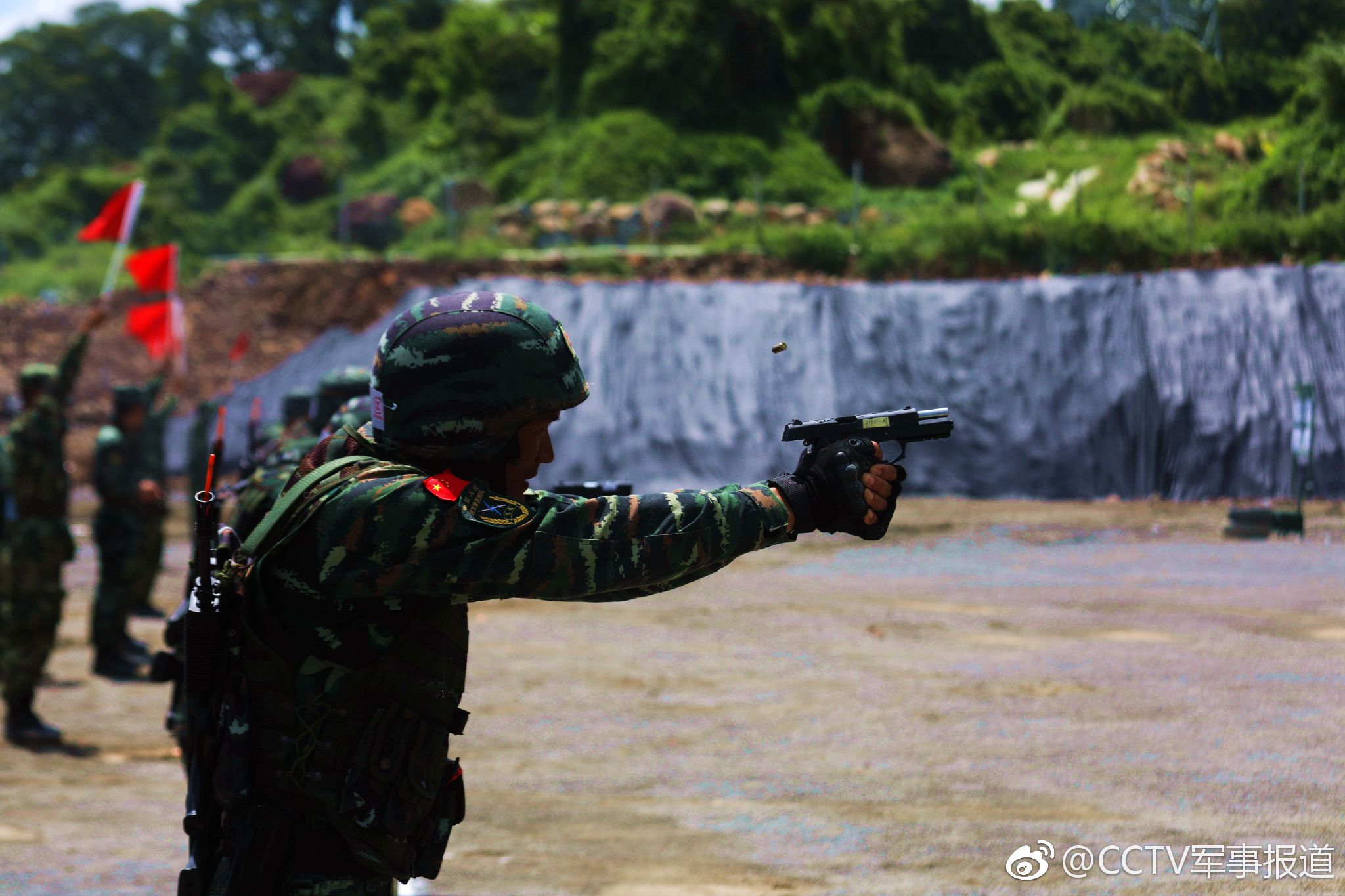 直击特战队员射击考核场|山域|彭伟|射击_新浪新闻