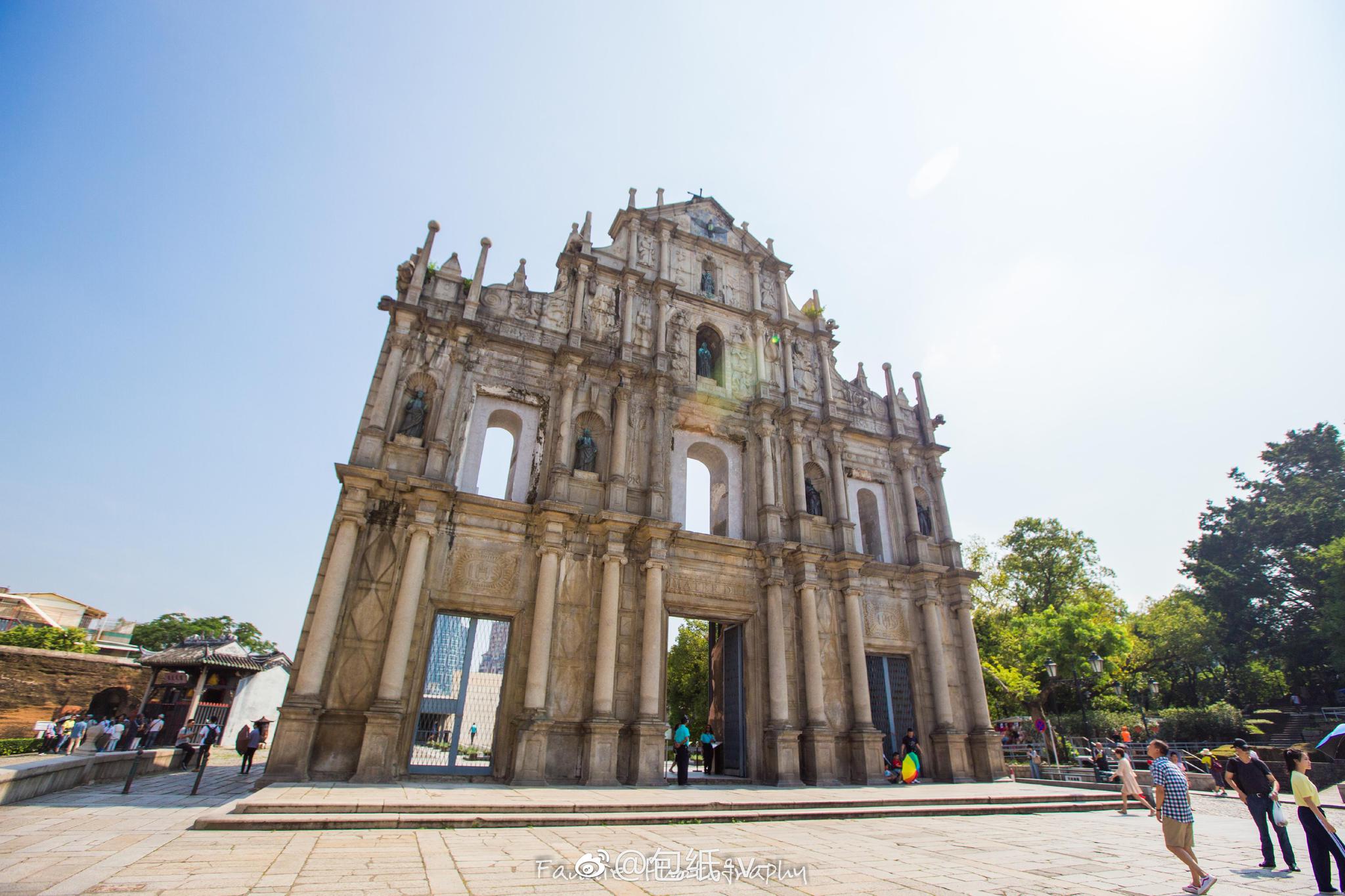 但是真的了解它背景故事的却不多,"大三巴"这个名称真是很奇怪了,其实