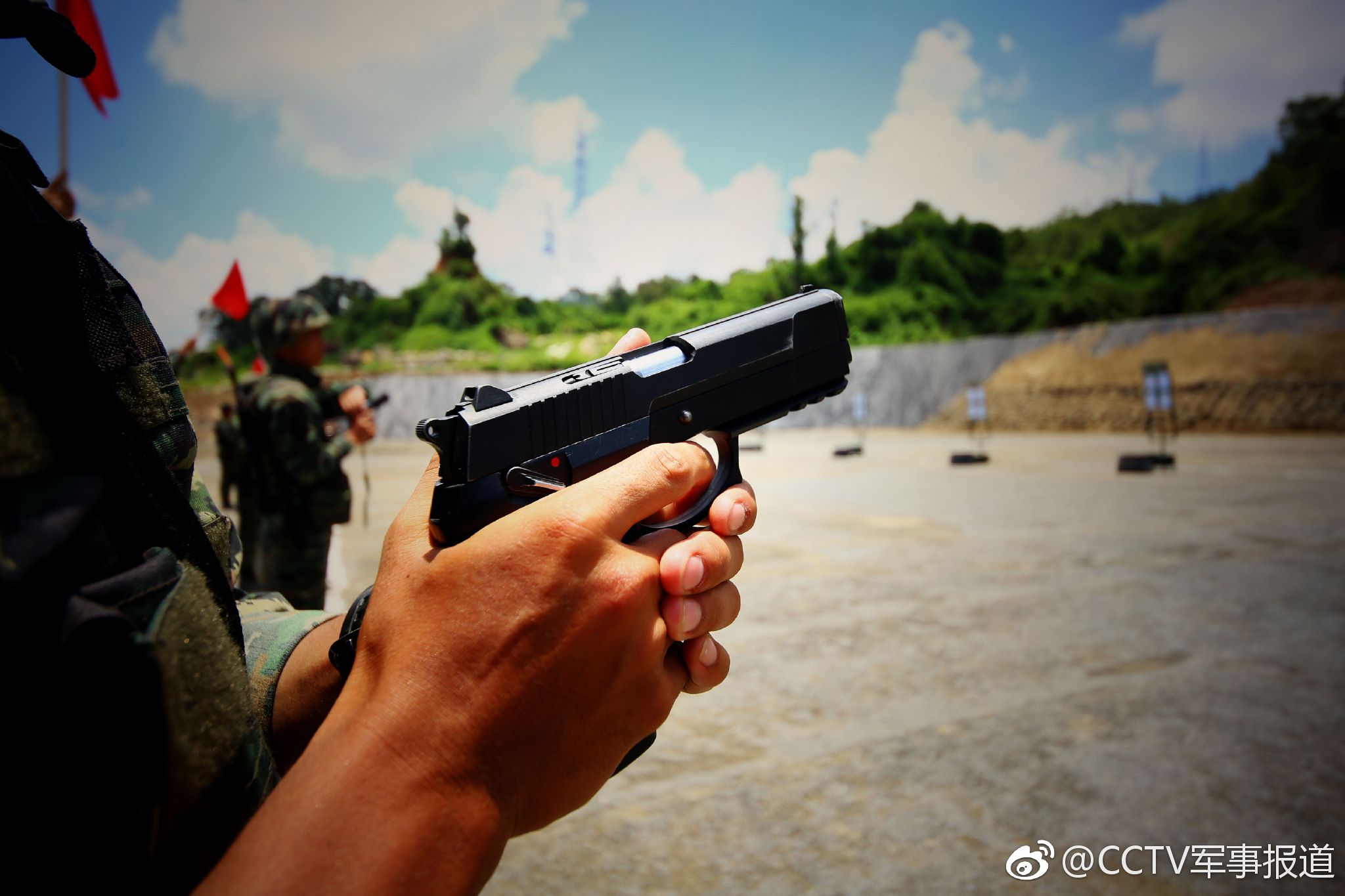 直击特战队员射击考核场|山域|彭伟|射击_新浪新闻