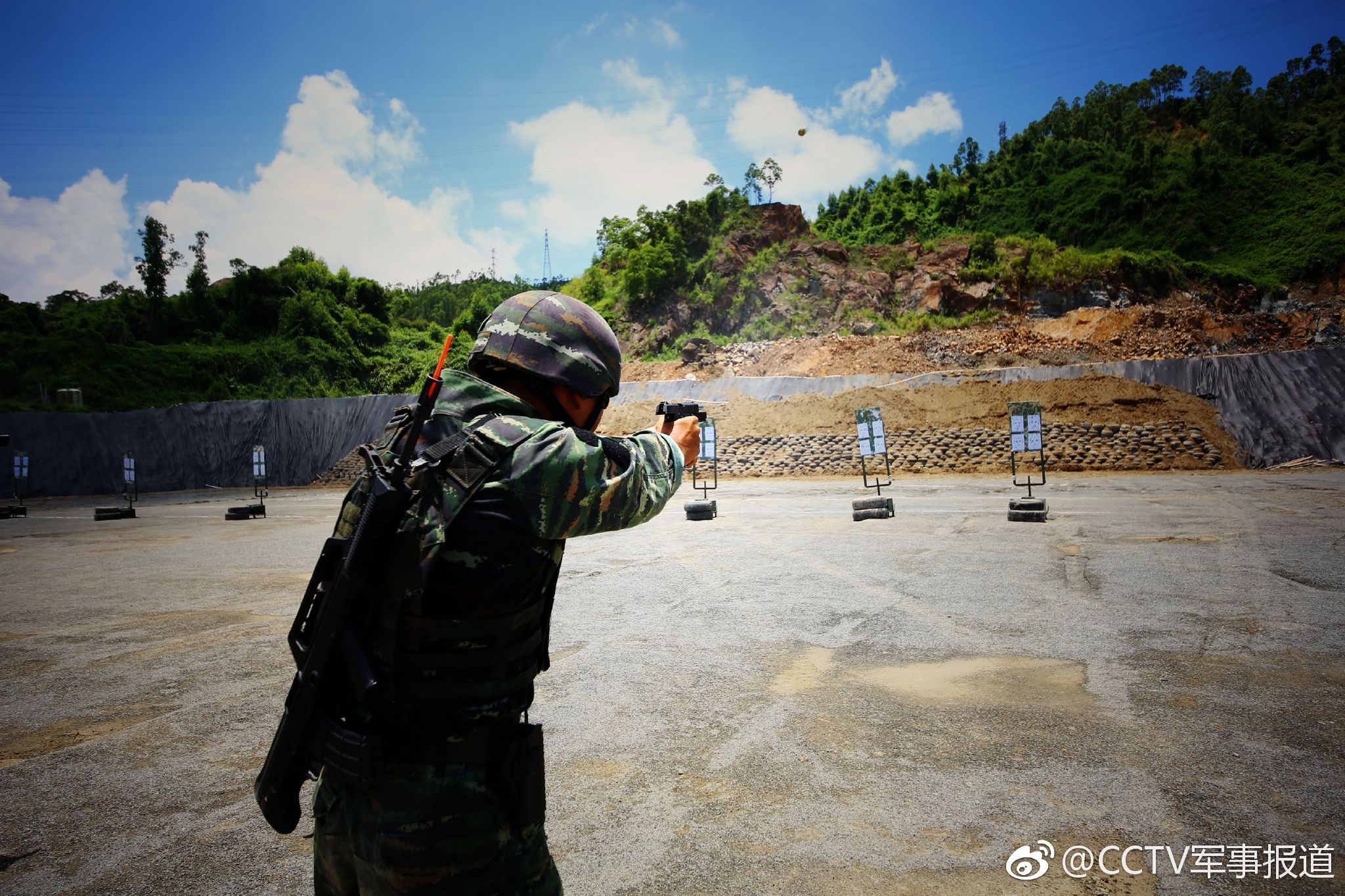 直击特战队员射击考核场|山域|彭伟|射击_新浪新闻