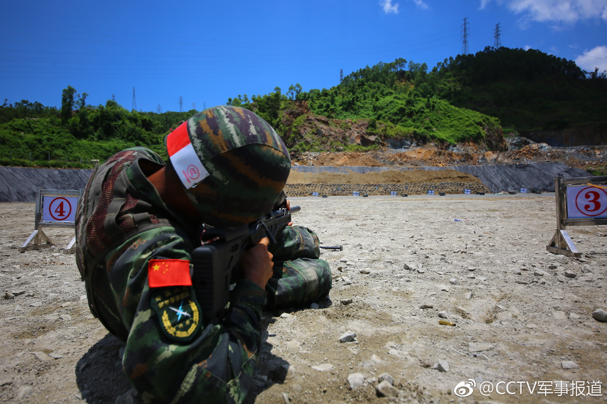 直击特战队员射击考核场|山域|彭伟|射击_新浪新闻