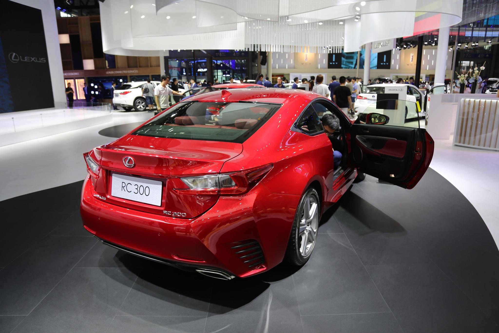 雷克萨斯rc 300,50万级别中型豪华轿跑车,车展实拍!