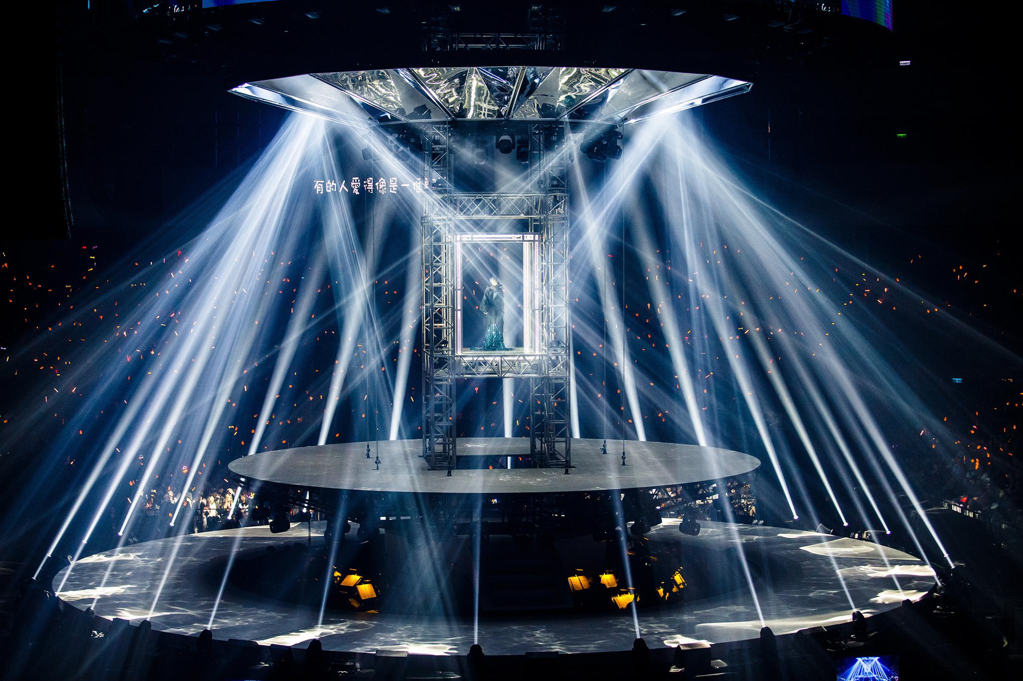 空中旋转四面舞台