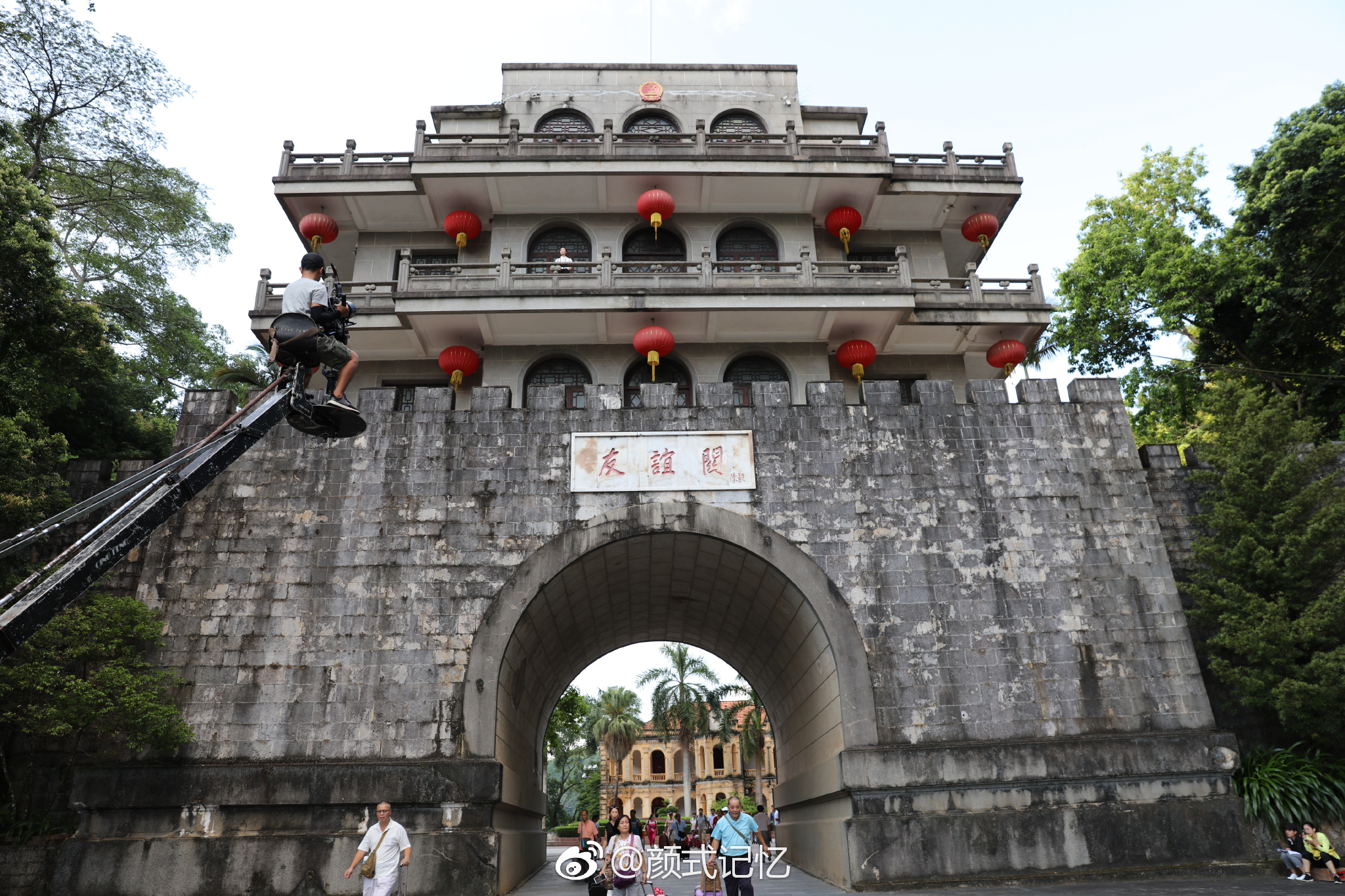 "友谊关"不住一一向南,过海关后经谅山几省,到越南首都河内