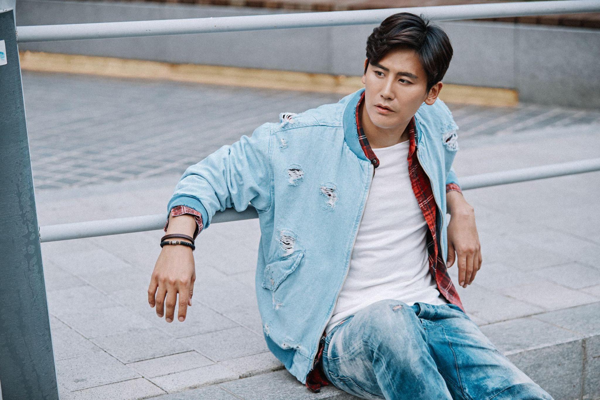 央视的"亲儿子",低调拍戏无人知,今娶了貌美外国妻子