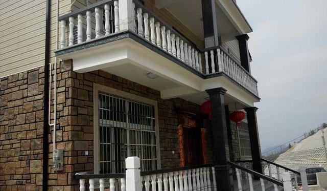 家境困难的叔叔盖起两层小别墅,村里人都感叹