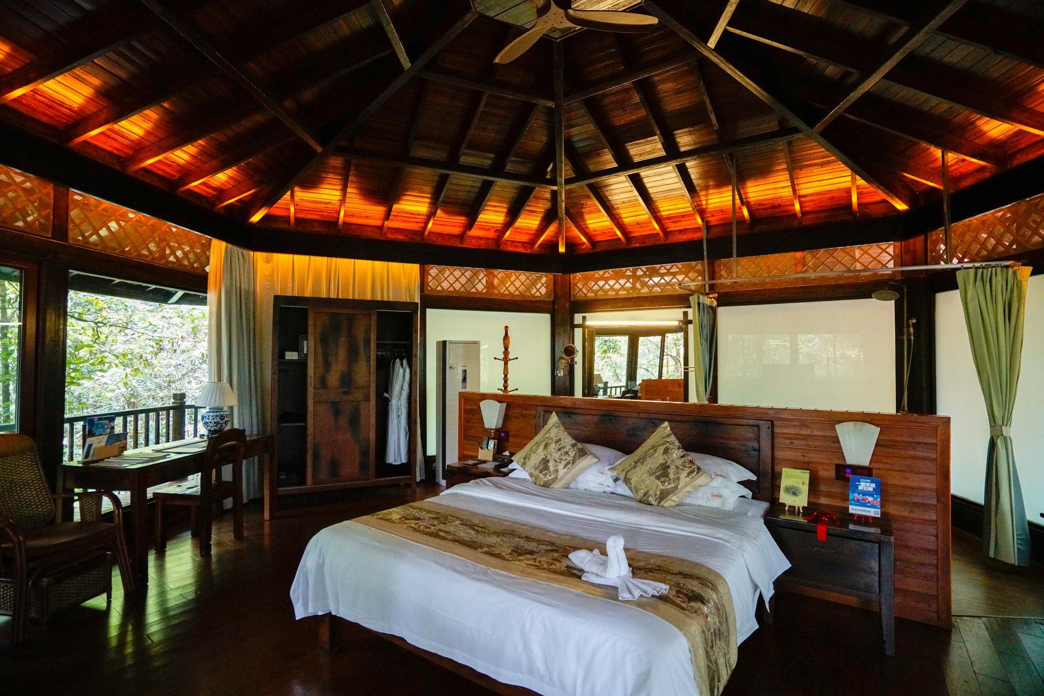 普洱这家森林酒店每个房间都是独栋小木屋,住上一晚要花1400