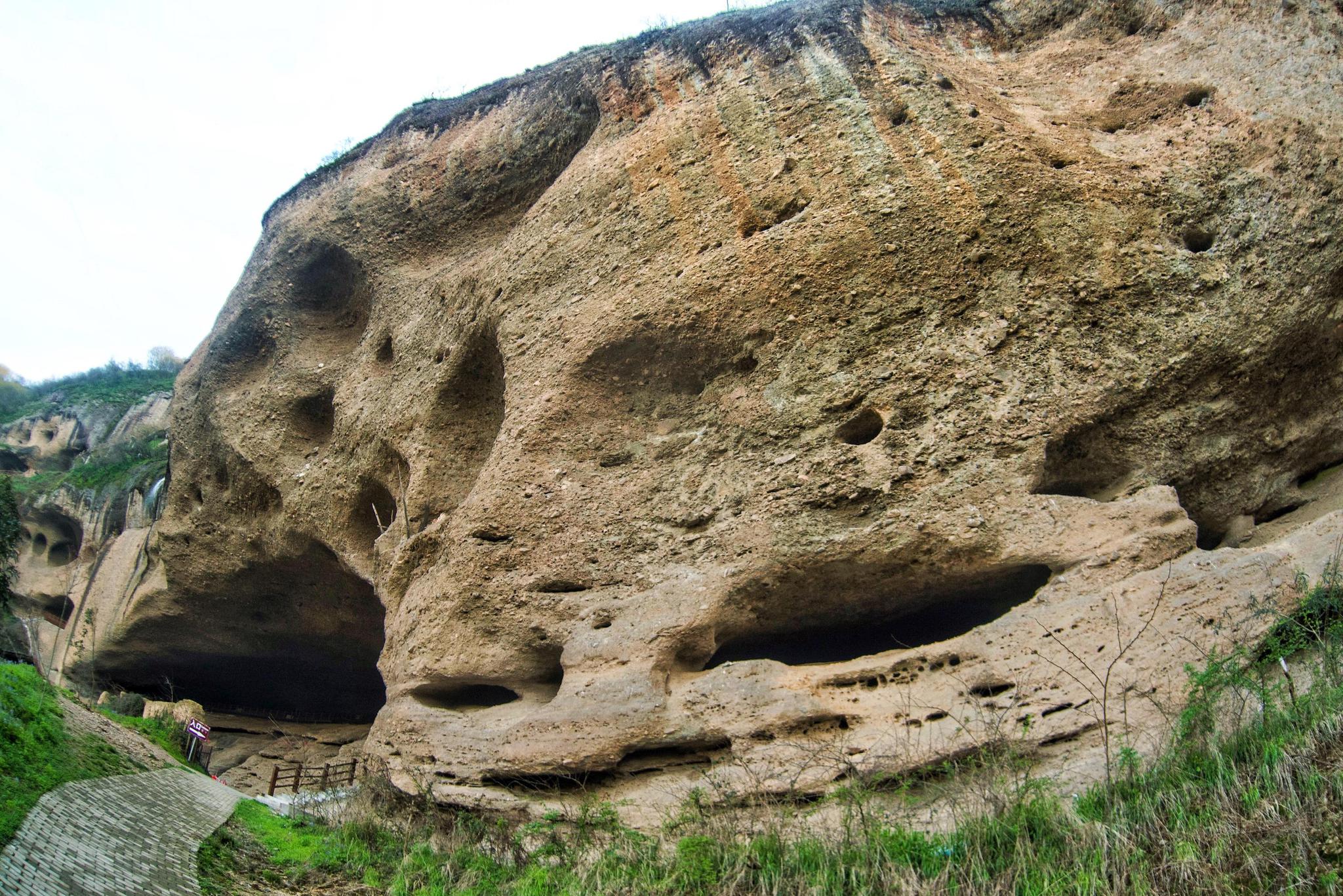 可容纳数千人的皖西第一大岩洞,竟然和月球"撞了衫"