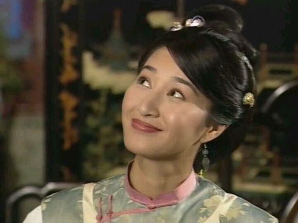 还记得关咏荷吗?欧阳震华晒合照,54岁的她一点不显老啊!