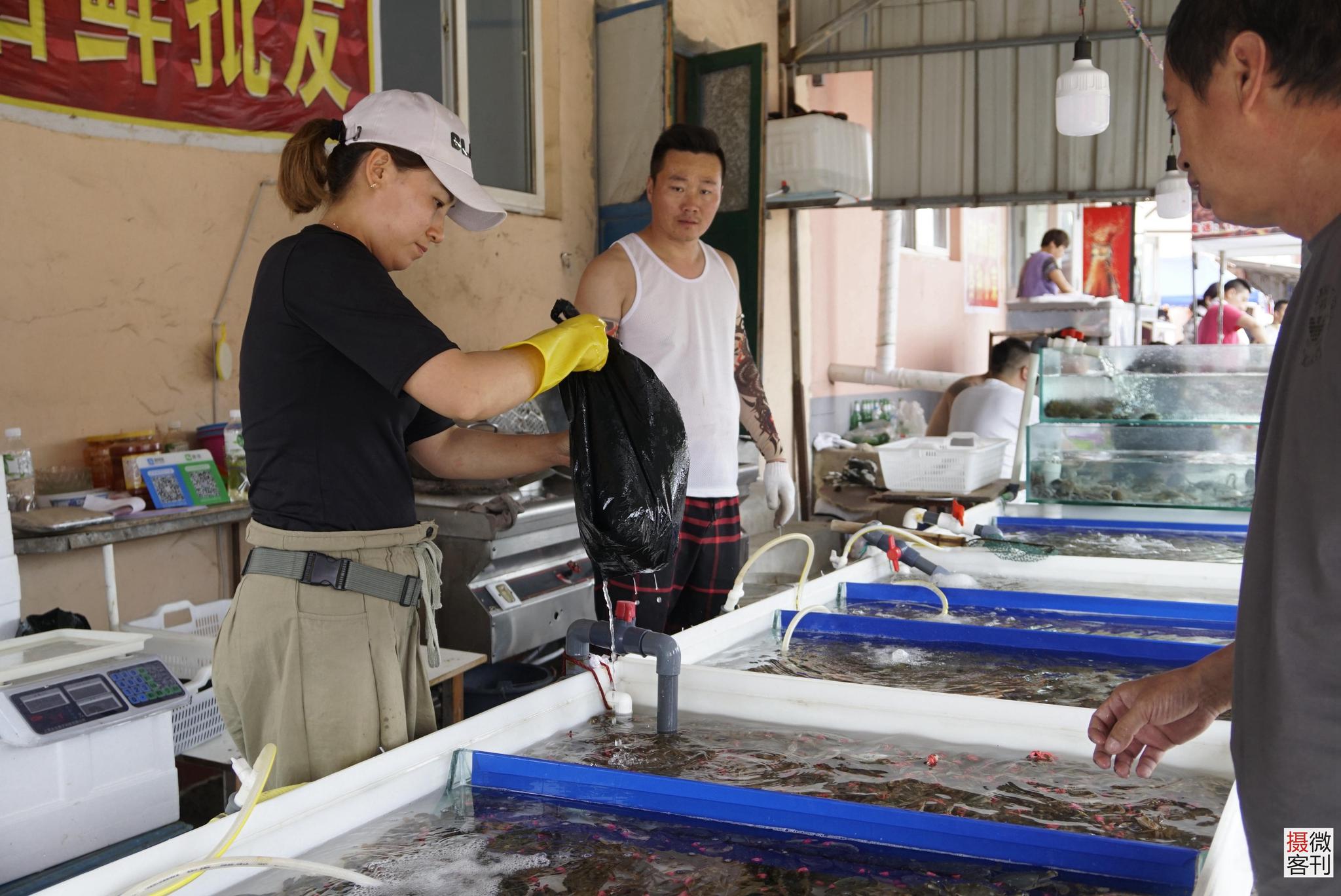 美女小岛卖海鲜年入16万 10年盖两层小楼