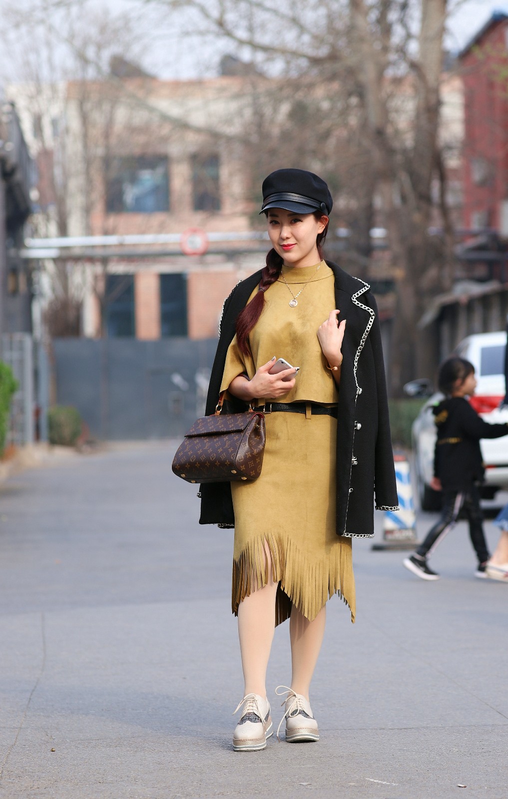 北京街拍798艺术区游玩时看到很多时尚女孩形象气质还不错哦