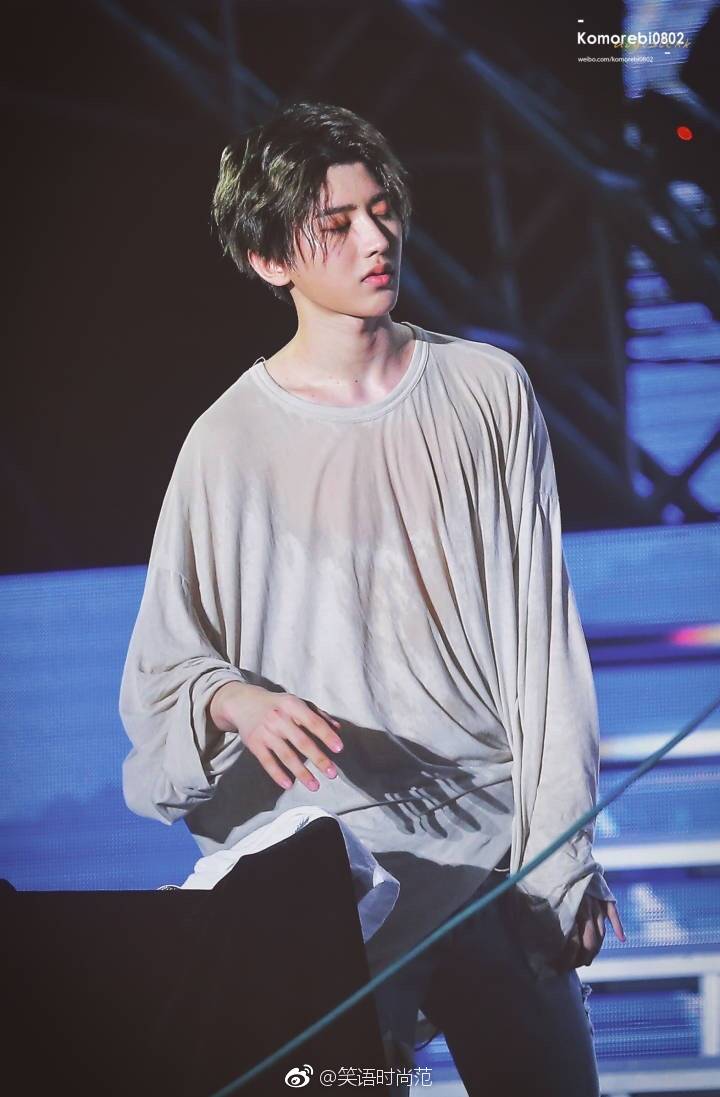 蔡徐坤泡面头 新发型相当帅气啊,小哥哥的颜值真的能让人吹破天