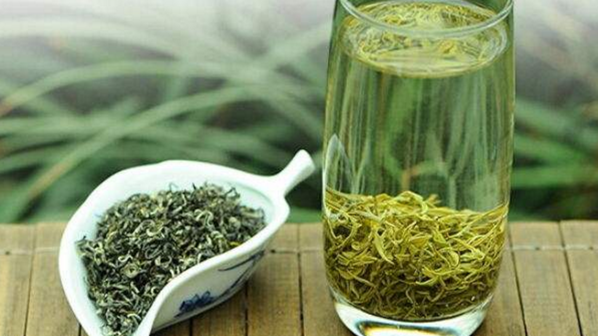 茶叶水弄在白衣服上怎么洗,茶叶水染到白色衣服了怎么去掉