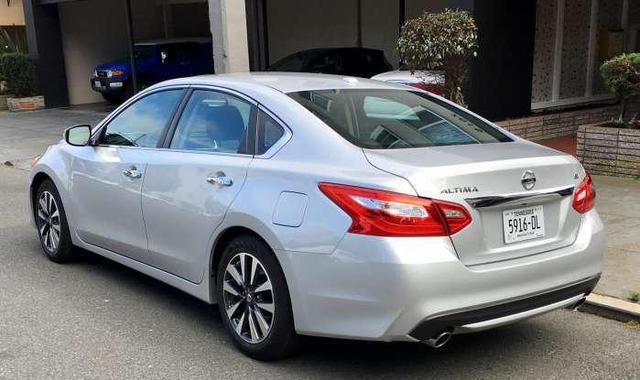 2017日产天籁25l发动机加速度秒了2017凯美瑞不服不行