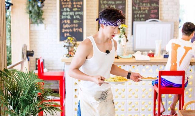 《中餐厅》泰国人气偶像mike实力圈粉,冬雨回归自爆择偶标准