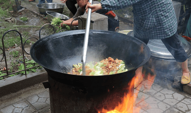 大锅炒菜, 太香了, 全是满满的回忆!