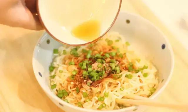 《喜欢你》里金城武的泡面大法,究竟有多好吃?