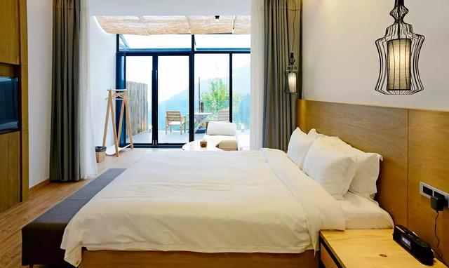 里的女孩单枪匹马去500多公里外的小山村建民宿你能想像的困难她全