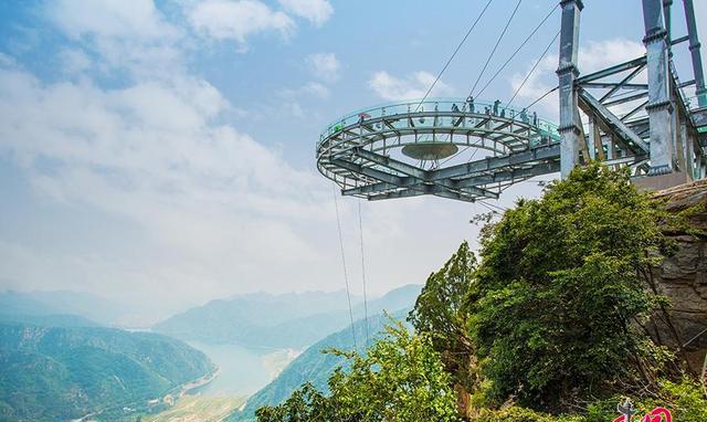 到平谷石林峡玻璃观景台练练胆吧