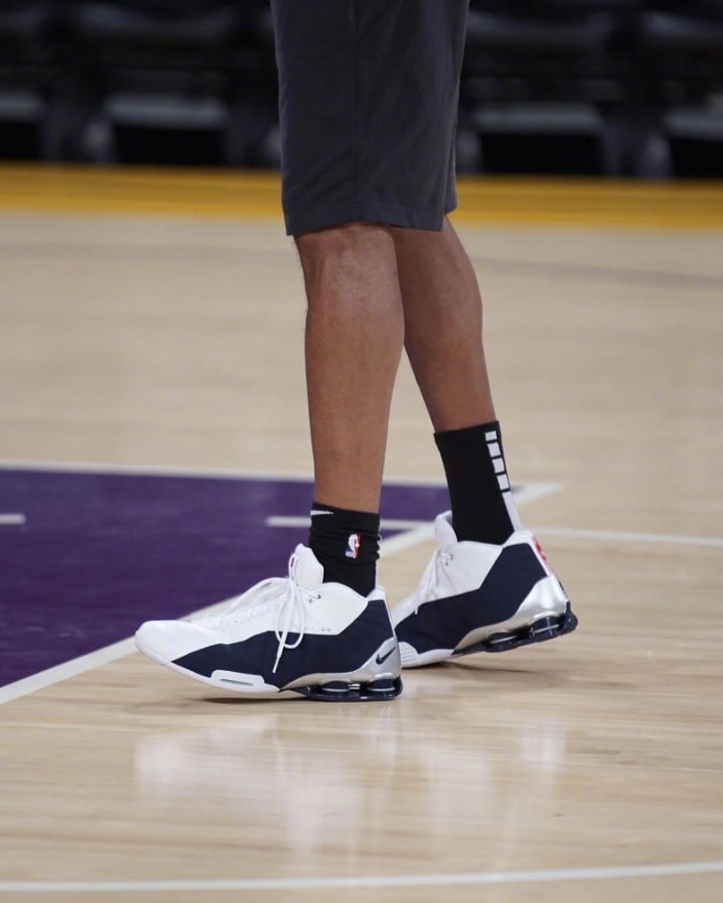 卡特今日上脚了经典的shox战靴,这是又要起飞的节奏啊!