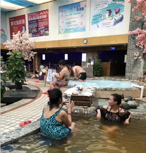 四家媒体,到位于东营西城青岛路上的白云御温泉进行了为期一天的考察