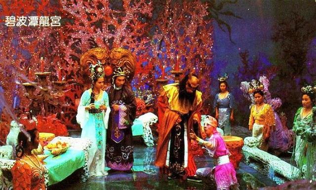 首先是西游记中的龙宫,尤其是东海龙王的水晶宫,在小的时候,我们看着