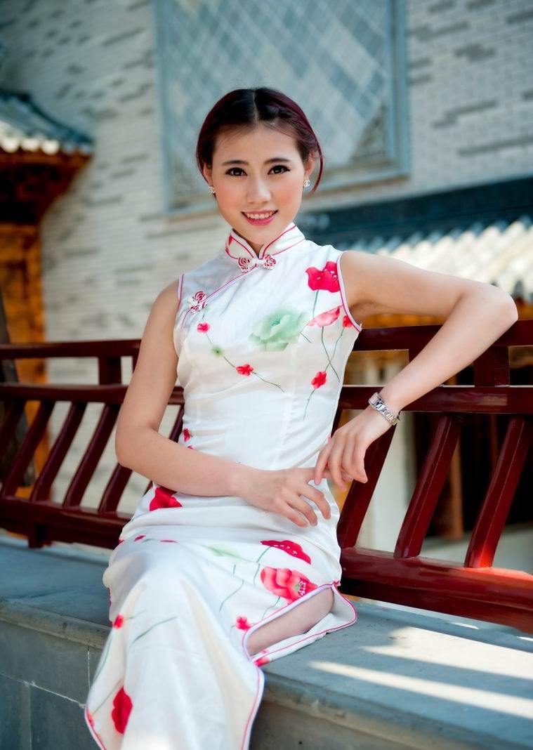 江南水乡性感旗袍美女你最爱哪一个