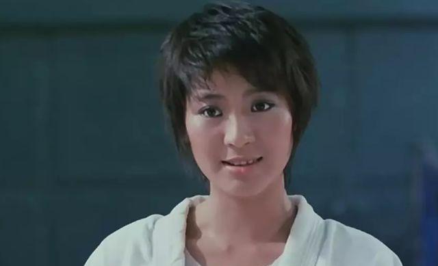 《夏日福星》可谓是香港动作喜剧中的一部经典作品,该片中不仅汇集了