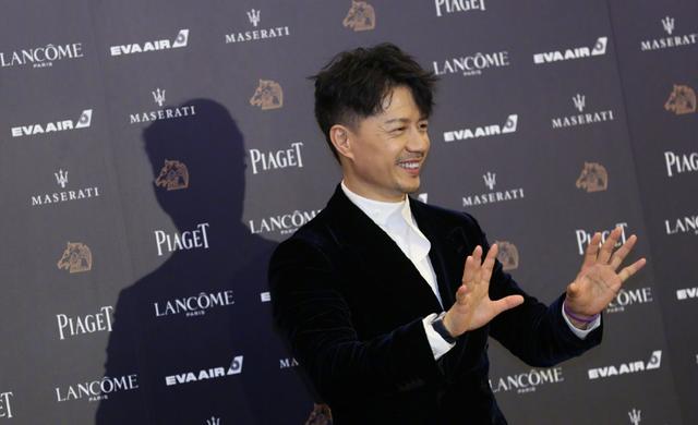 老段段奕宏这次也是影帝的大热门在港片《三夫》中有非常大胆演出的