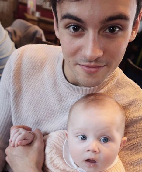 十月优宝试管婴儿:恭喜!英国跳水王子戴利与丈夫的宝宝出生了!