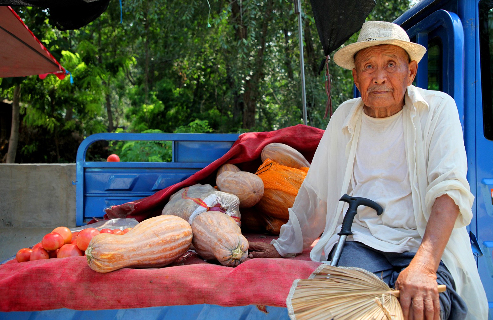 夏天河南农村赶集场面 高温阻碍不了热闹