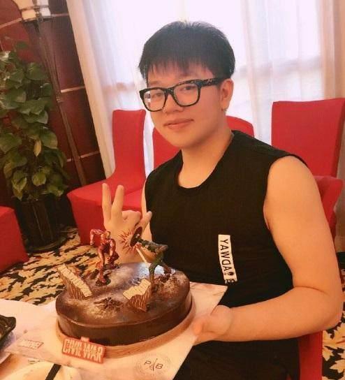 盘点历代斗鱼"一哥", 卢本伟令人心生怜悯, 只有他风光依旧