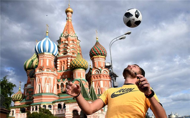 直击俄罗斯世界杯——卢日尼基球场外的靓丽风景