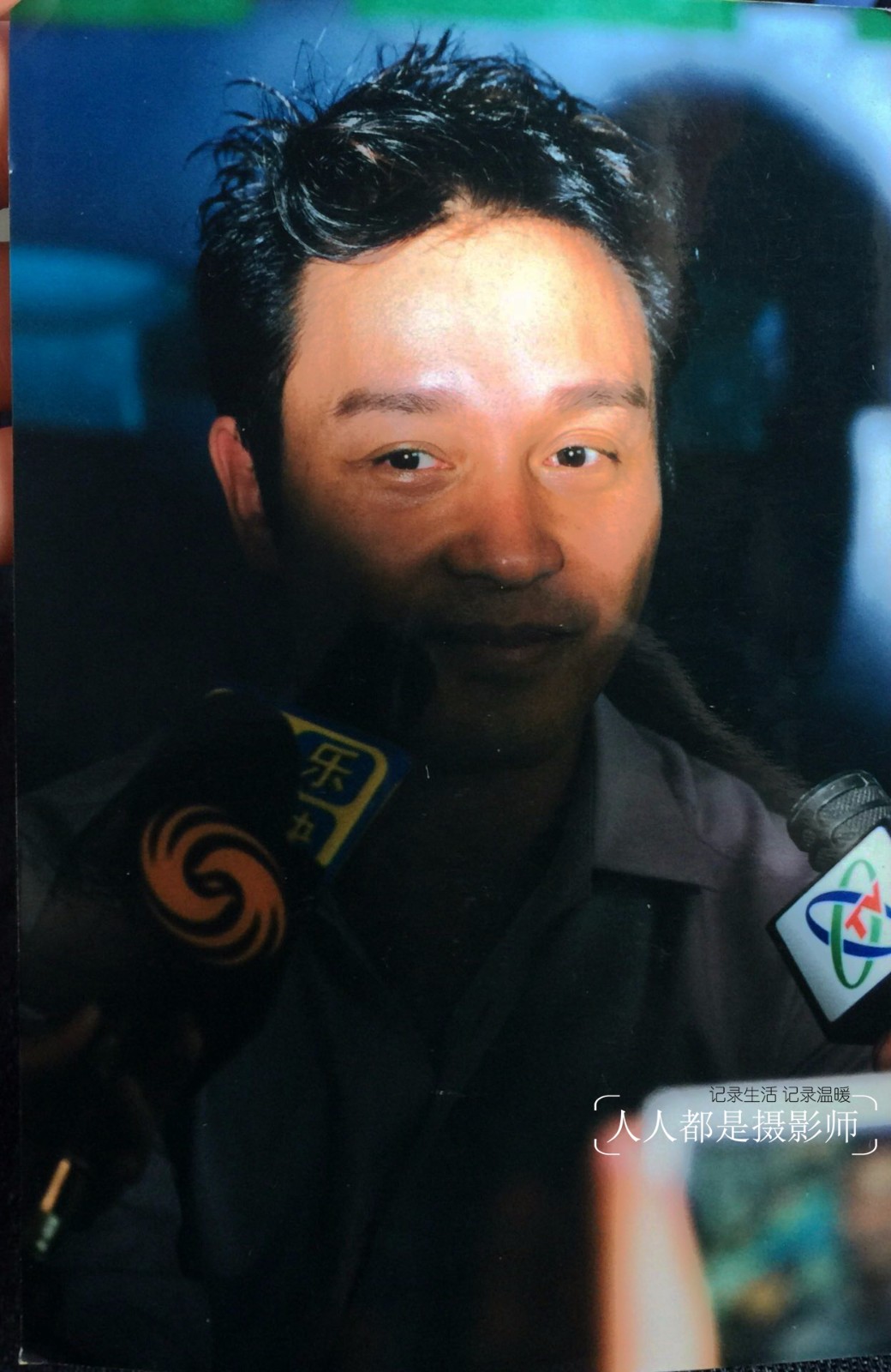 这是张国荣2001年在北京海洋馆拍摄的照片,两年后,哥哥走了