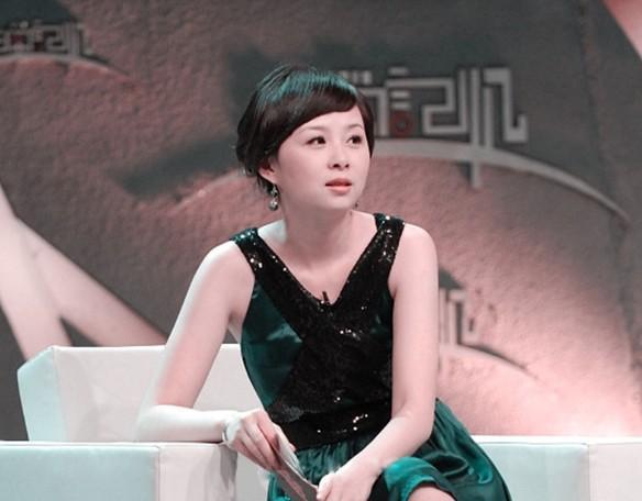 她是美女主持人,自诩为"神仙姐姐",如今41岁婚姻成谜?