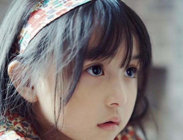 刘楚恬今年只有9岁,是一位非常漂亮非常可爱的童星,虽然年纪比较小