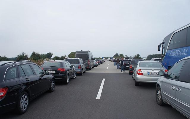 高速公路上老司機開車都會這樣避開