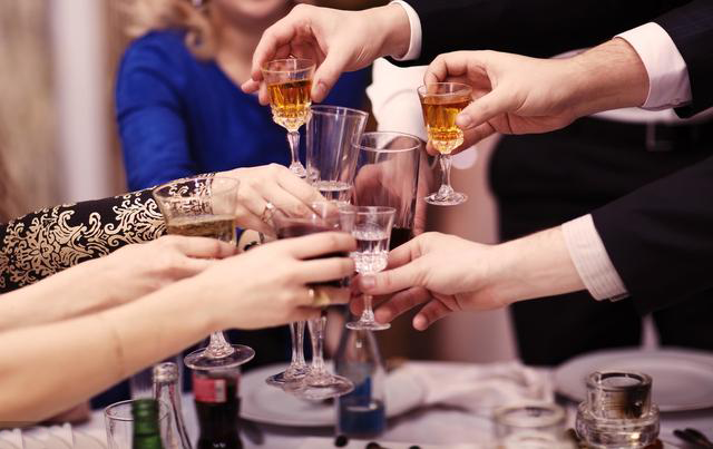 职场上的饭局,什么样的该去,什么样的不该去,3个原则告诉你!