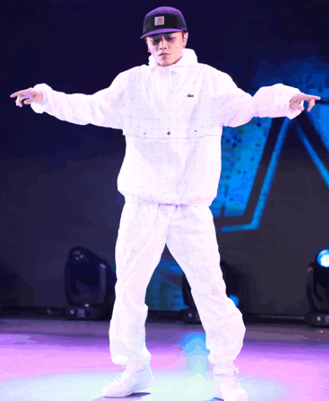 这就是街舞舞者在战胜自己的路上永不服输用心去历练和坚持