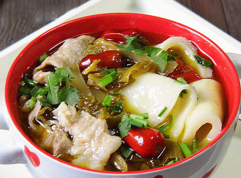 酸菜面块这样做,酸香开胃,有肉有菜还有面,绝对是道下饭菜!