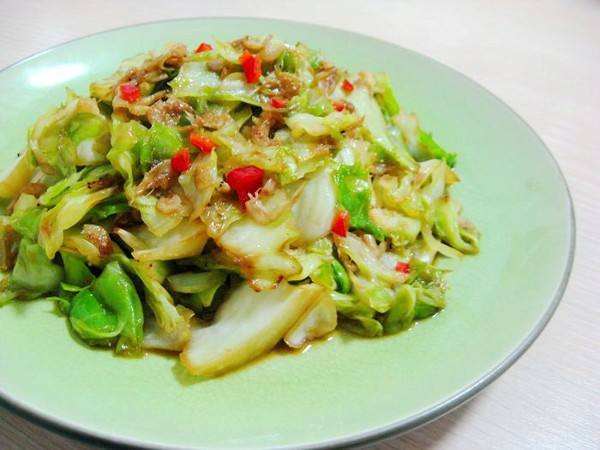 虾米炒卷心菜,能够缓解贫血,促进消化,做法简单,好吃到爆!