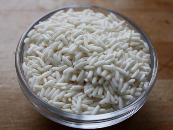 糯米淘洗干净,加适量的水.