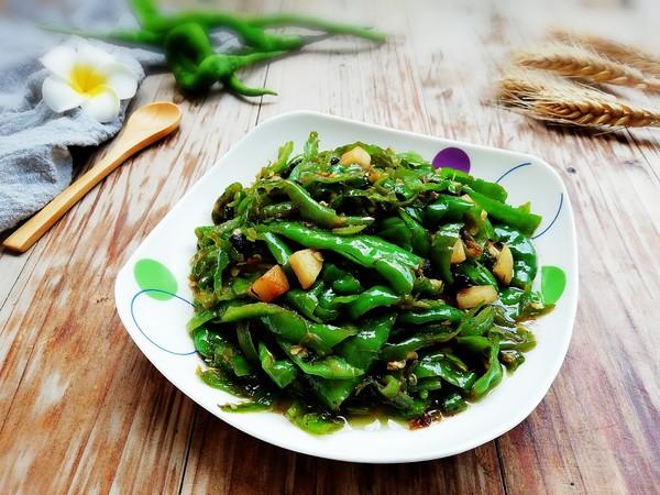 家常煎辣椒这么做,不会很辣,但很下饭