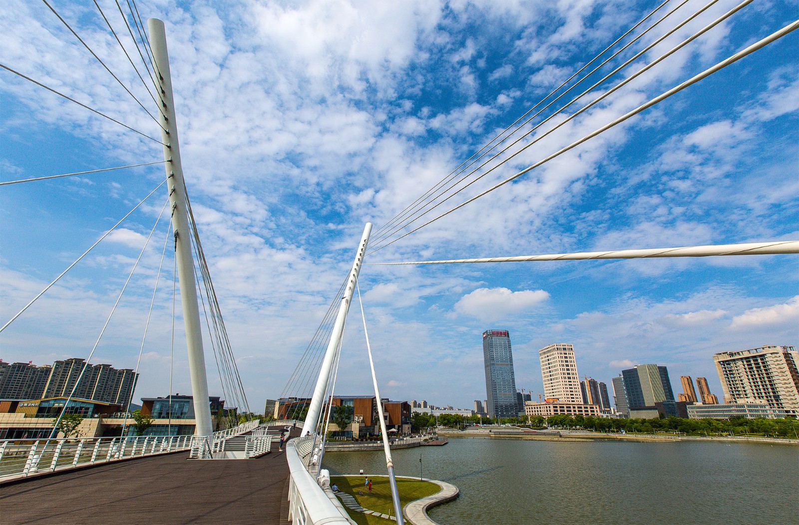 无锡东大门一座舞桥横跨映月湖