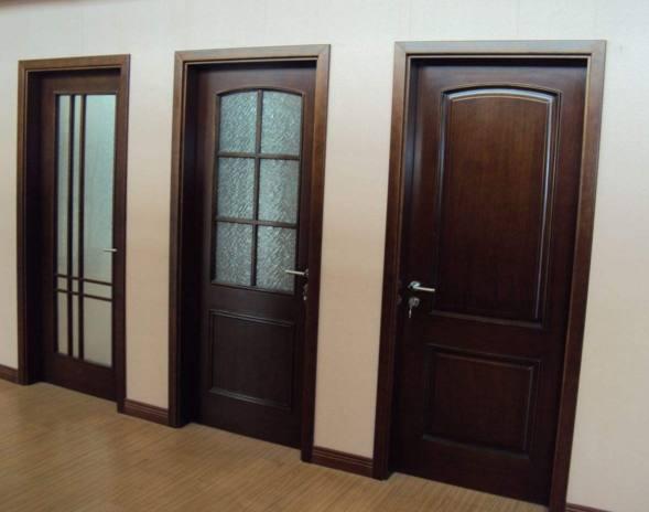 木工把房门装成这样,赶紧让他赔钱翻工,手法太马虎了!