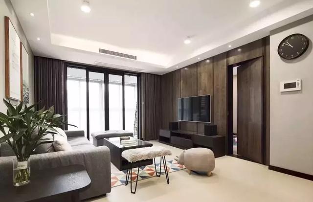 电视背景墙上有扇门那就把它藏起来隐形门好有趣