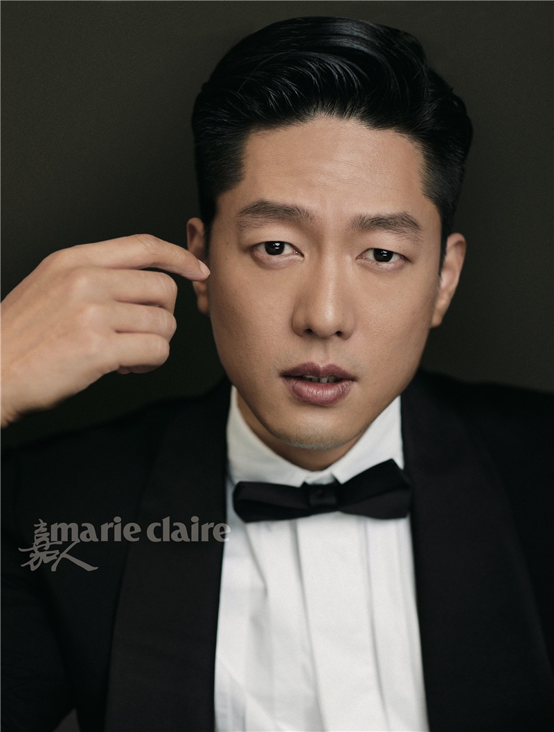 凌潇肃凌潇肃凌潇肃凌潇肃今日,在一组大刊写真中,演员凌潇肃一人分饰