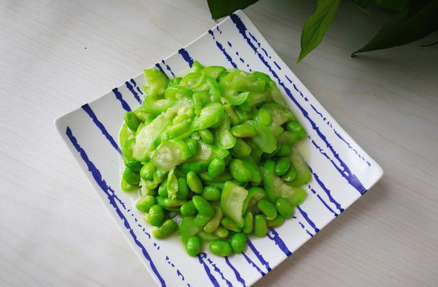 健康餐—炒好丝瓜毛豆的小秘密,只放了一样调料,就超极好吃