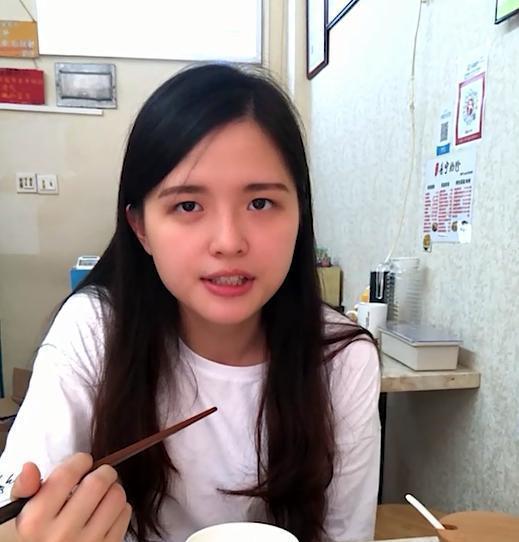 地点:深圳岗厦具体位置:普宁肠粉店美食名称:牛肉蛋蒸米粉最后,小姐姐